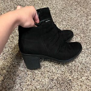 Black booties, block heel. Size 9. Ankle boots.